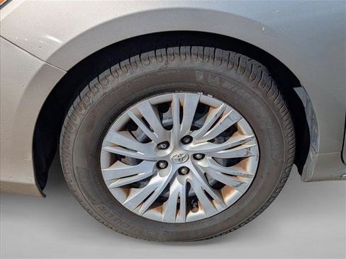 Used 2013 Toyota Camry LE FWD image 15