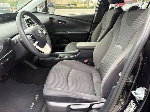 Used 2017 Toyota Prius Two w/ Carpet Mat Package FWD image 9