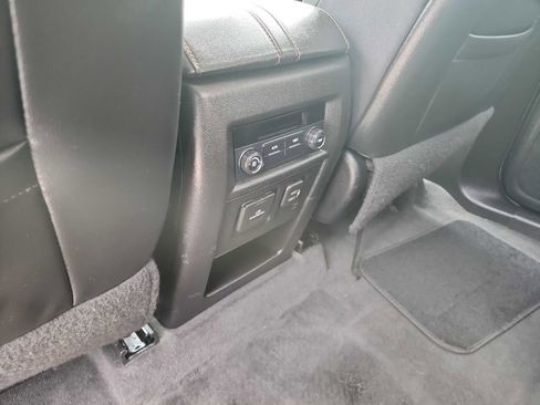 Used 2020 Chevrolet Traverse LT w/ LT Premium Package FWD image 31