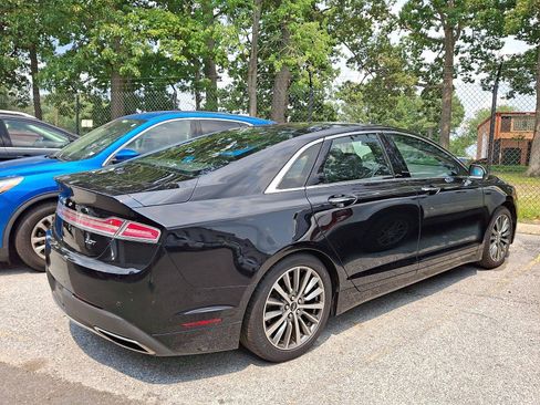 Used 2020 Lincoln MKZ FWD image 2