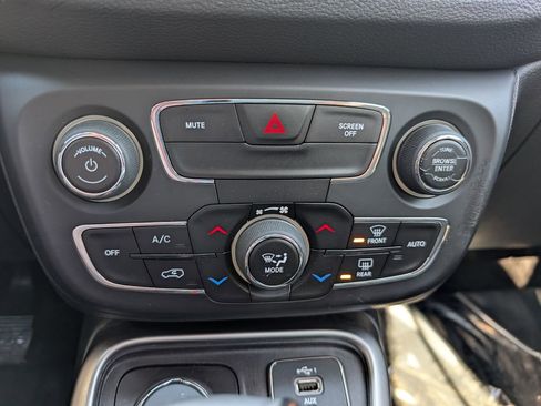 Used 2019 Jeep Compass Latitude image 25