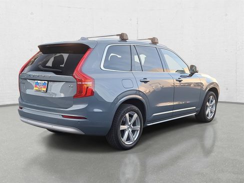 Used 2022 Volvo XC90 T5 Momentum image 5