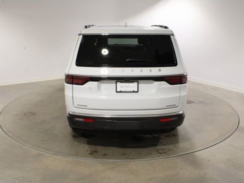 Used 2022 Jeep Wagoneer Series III w/ Premium Group I image 5