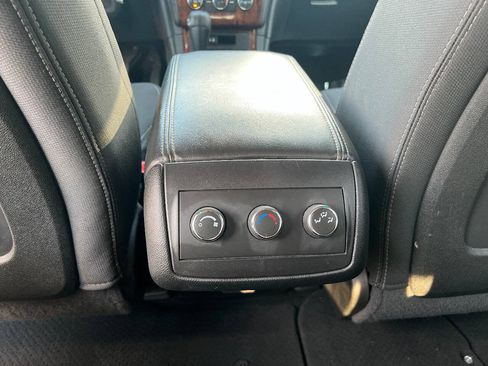 Used 2014 Chevrolet Traverse LT FWD image 38