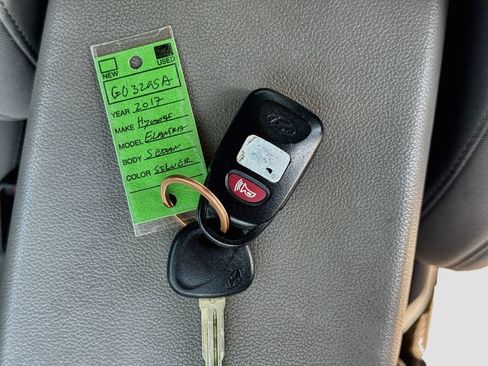 Used 2017 Hyundai Elantra SE FWD image 33