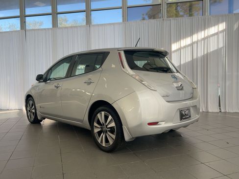 Used 2016 Nissan Leaf SV image 3
