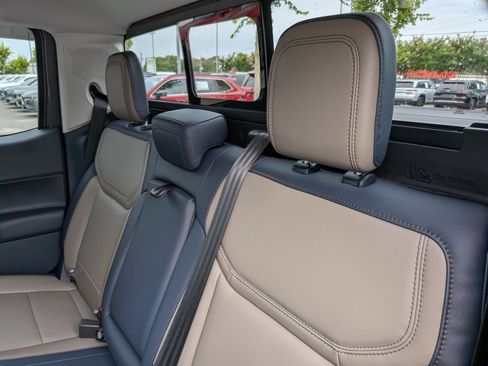 Used 2025 Ford Maverick Lariat AWD/4WD image 30