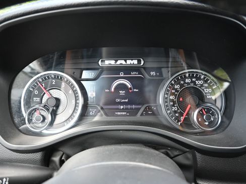 Used 2025 RAM 1500 Laramie AWD/4WD image 16