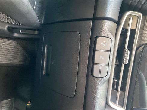 Used 2025 Hyundai Elantra SEL FWD image 34