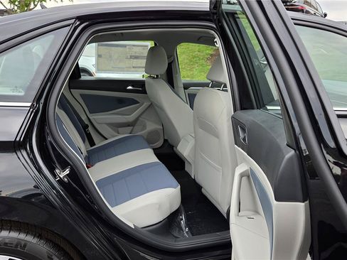 New 2026 Volkswagen Jetta SE FWD image 33