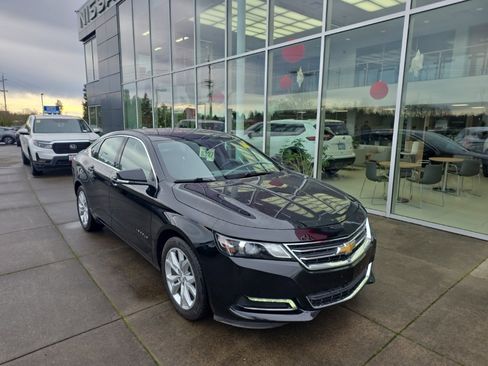 Used 2018 Chevrolet Impala LT w/ LT Convenience Package image 3