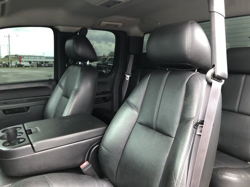 Used 2013 Chevrolet Silverado 2500 LT w/ Interior Plus Package image 13