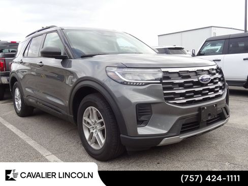 Used 2026 Ford Explorer Active AWD/4WD image 1