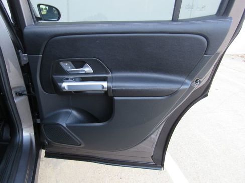 Used 2022 Mercedes-Benz GLB 250 w/ Premium Package Lite image 24