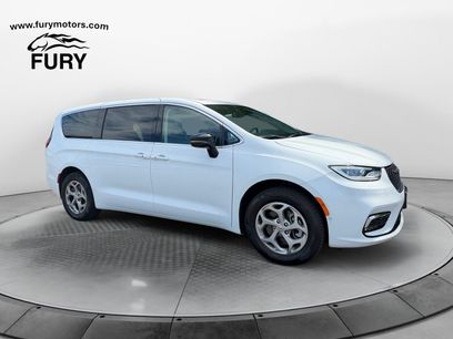 Used 2024 Chrysler Pacifica Limited