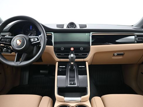 Certified 2026 Porsche Macan AWD/4WD image 9