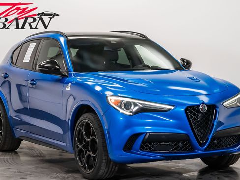 Used 2022 Alfa Romeo Stelvio Quadrifoglio image 7