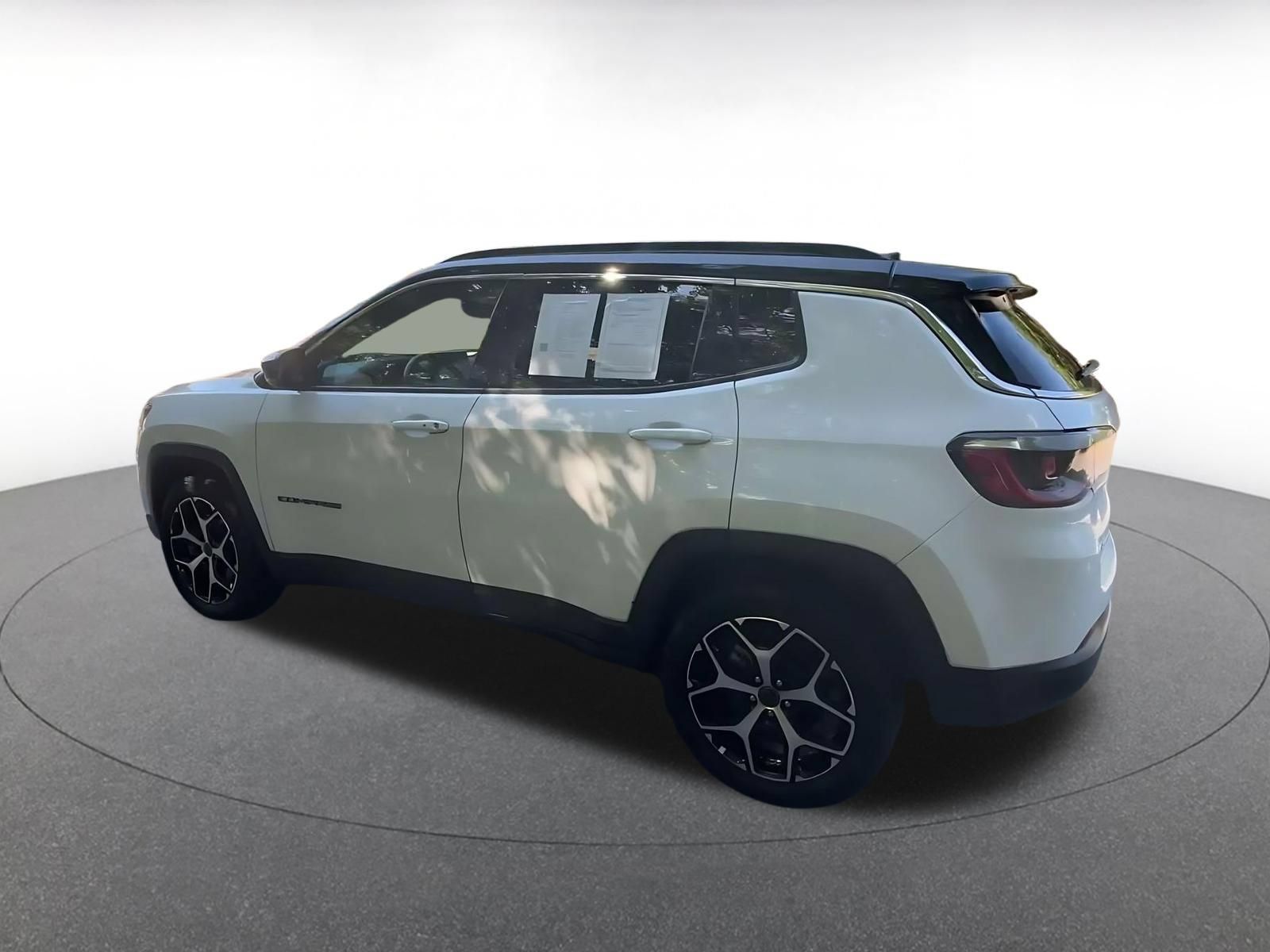 Used 2025 Jeep Compass Limited AWD/4WD image 9