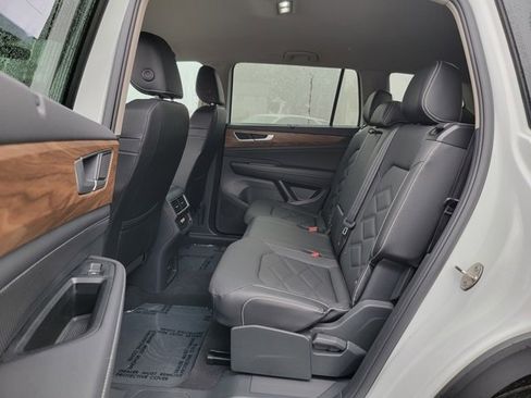 Used 2025 Volkswagen Atlas SE image 22