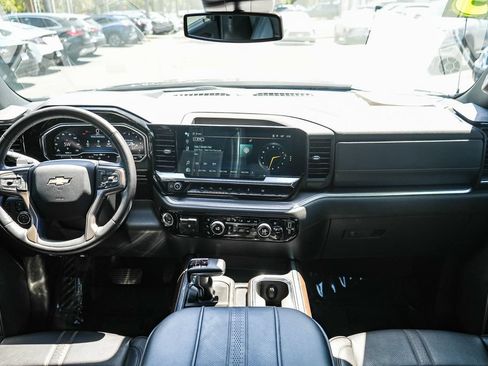 Used 2023 Chevrolet Silverado 1500 High Country w/ High Country Premium Package AWD/4WD image 13