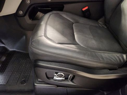 Used 2023 Land Rover Defender 130 SE image 24