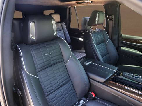 Certified 2023 Cadillac Escalade Premium Luxury Platinum AWD/4WD image 32