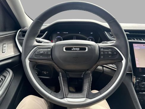 Used 2023 Jeep Grand Cherokee Limited image 14