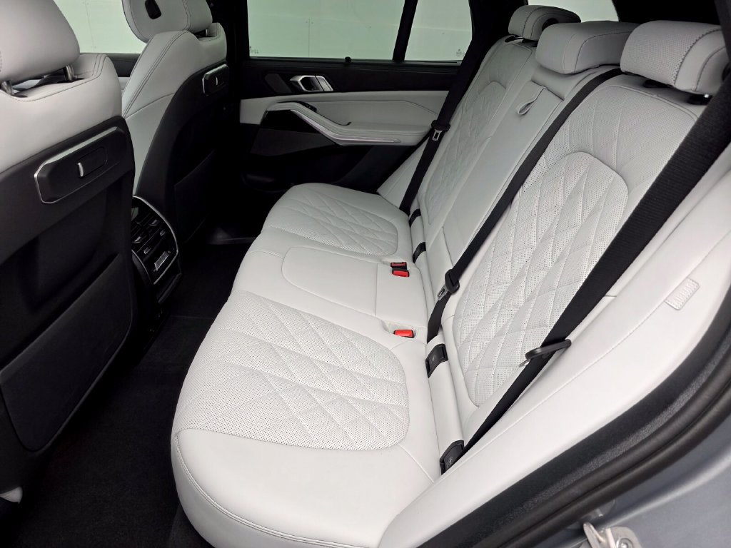 Certified 2026 BMW X5 xDrive40i w/ M Sport Package AWD/4WD image 14