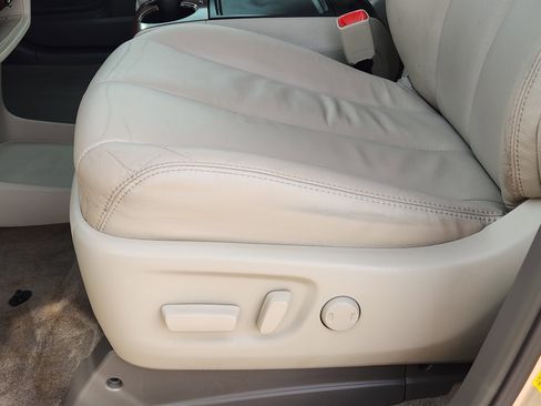 Used 2014 Toyota Sienna XLE image 29