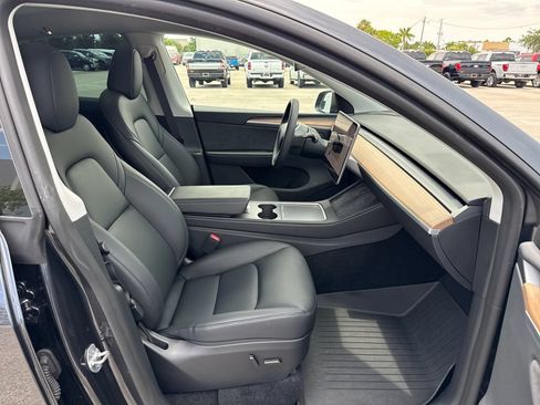 Used 2025 Tesla Model Y Long Range AWD/4WD image 25