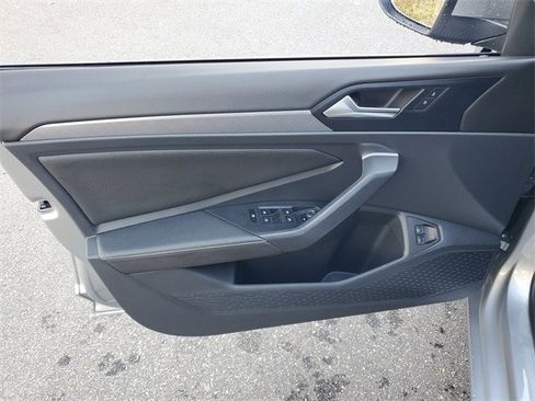 Certified 2024 Volkswagen Jetta SE image 13