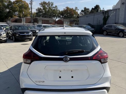 Used 2022 Nissan Kicks S image 11