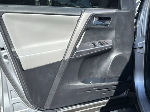 Used 2017 Toyota RAV4 XLE AWD/4WD image 9