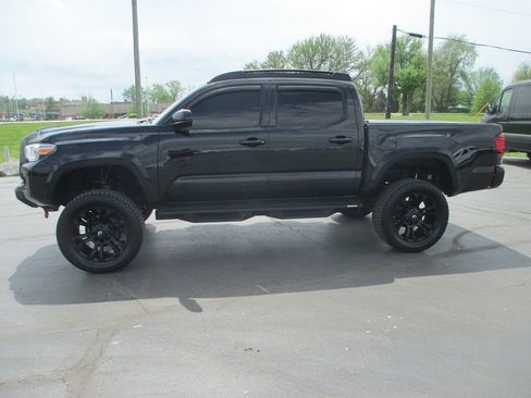 Used 2019 Toyota Tacoma SR5 image 10