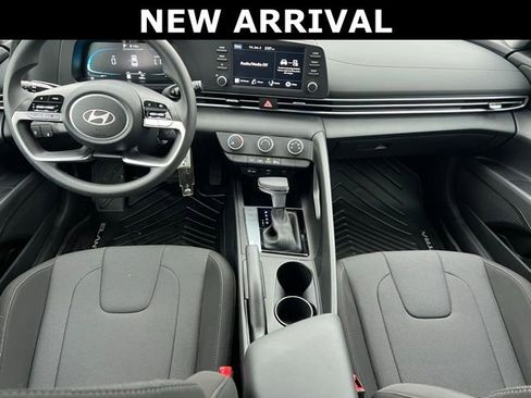 Certified 2025 Hyundai Elantra SE image 15