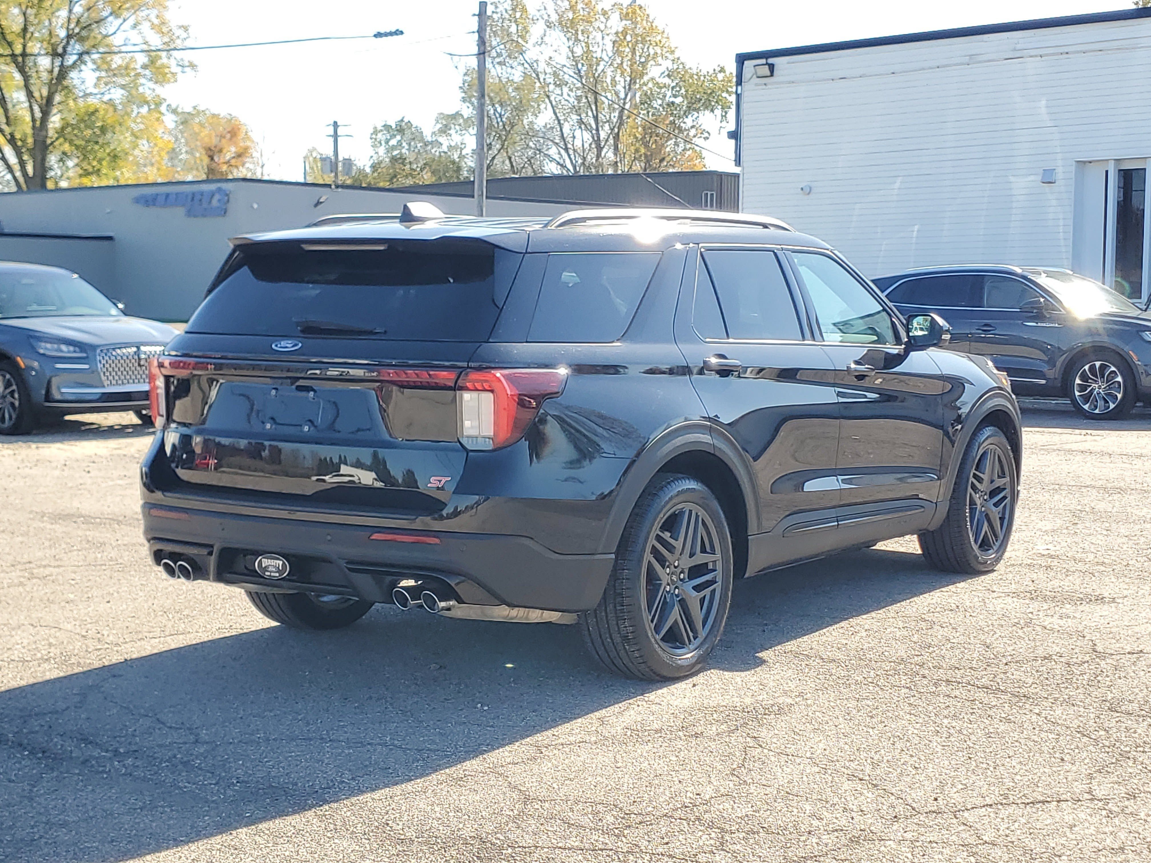 Used 2025 Ford Explorer ST AWD/4WD image 6