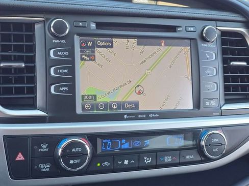 Used 2019 Toyota Highlander XLE FWD image 22
