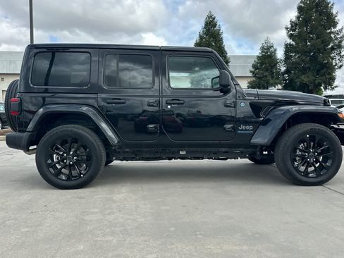 Used 2025 Jeep Wrangler Sahara w/ Safety Group image 9