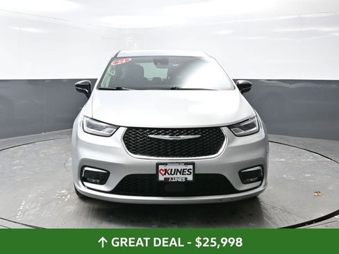 Used 2024 Chrysler Pacifica Limited FWD image 8