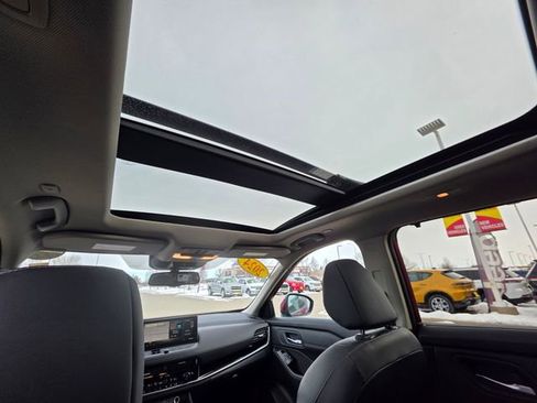 Used 2024 Nissan Rogue SL w/ SL Premium Package image 16