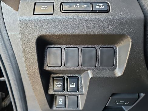 Used 2024 Nissan Frontier SV image 23