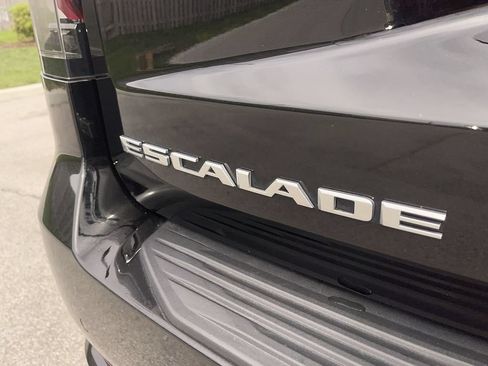 Used 2024 Cadillac Escalade ESV Sport AWD/4WD image 13