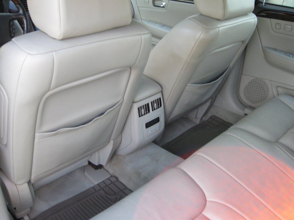 Used 2007 Cadillac DTS Luxury II FWD image 26