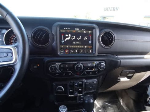Used 2022 Jeep Wrangler Unlimited Sahara image 26