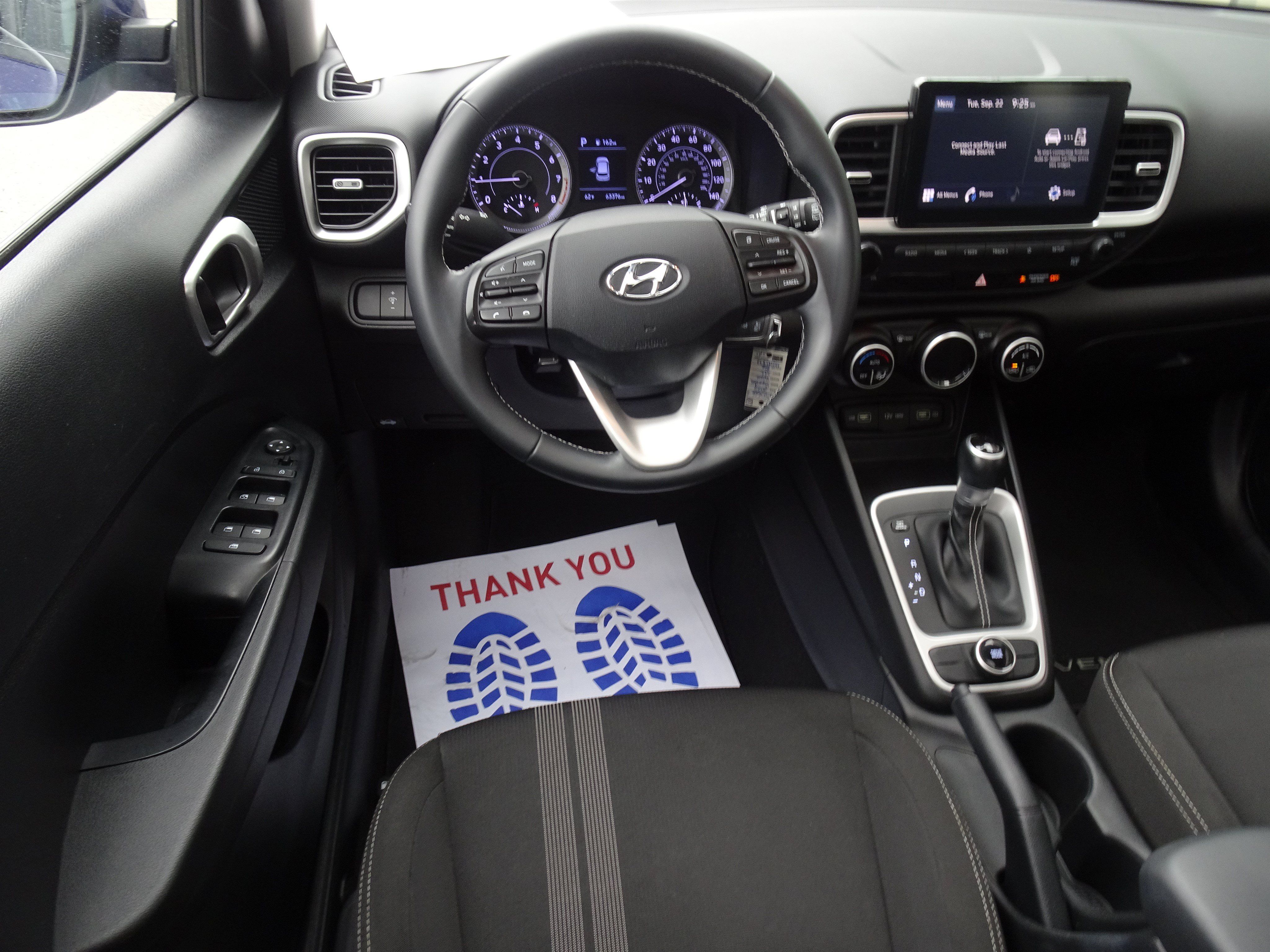 Used 2022 Hyundai Venue SEL FWD image 13