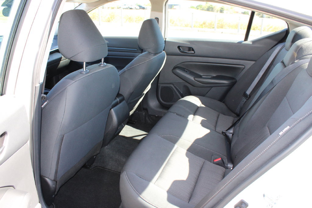 Used 2025 Nissan Altima 2.5 SV FWD image 11