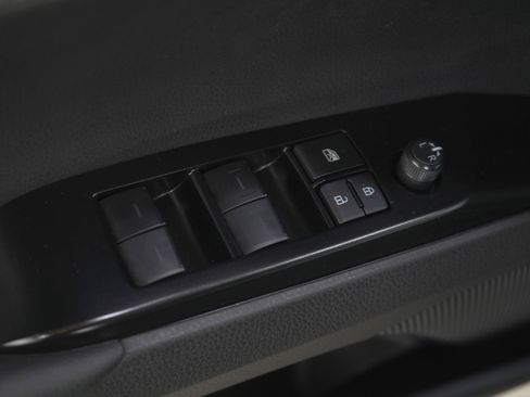 Used 2025 Toyota Camry SE image 22