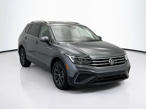 Used 2023 Volkswagen Tiguan SE FWD image 3