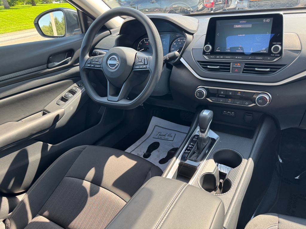 Used 2025 Nissan Altima 2.5 S FWD image 18