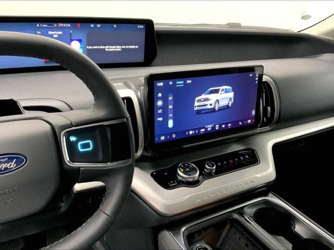 New 2025 Ford Expedition Active image 5